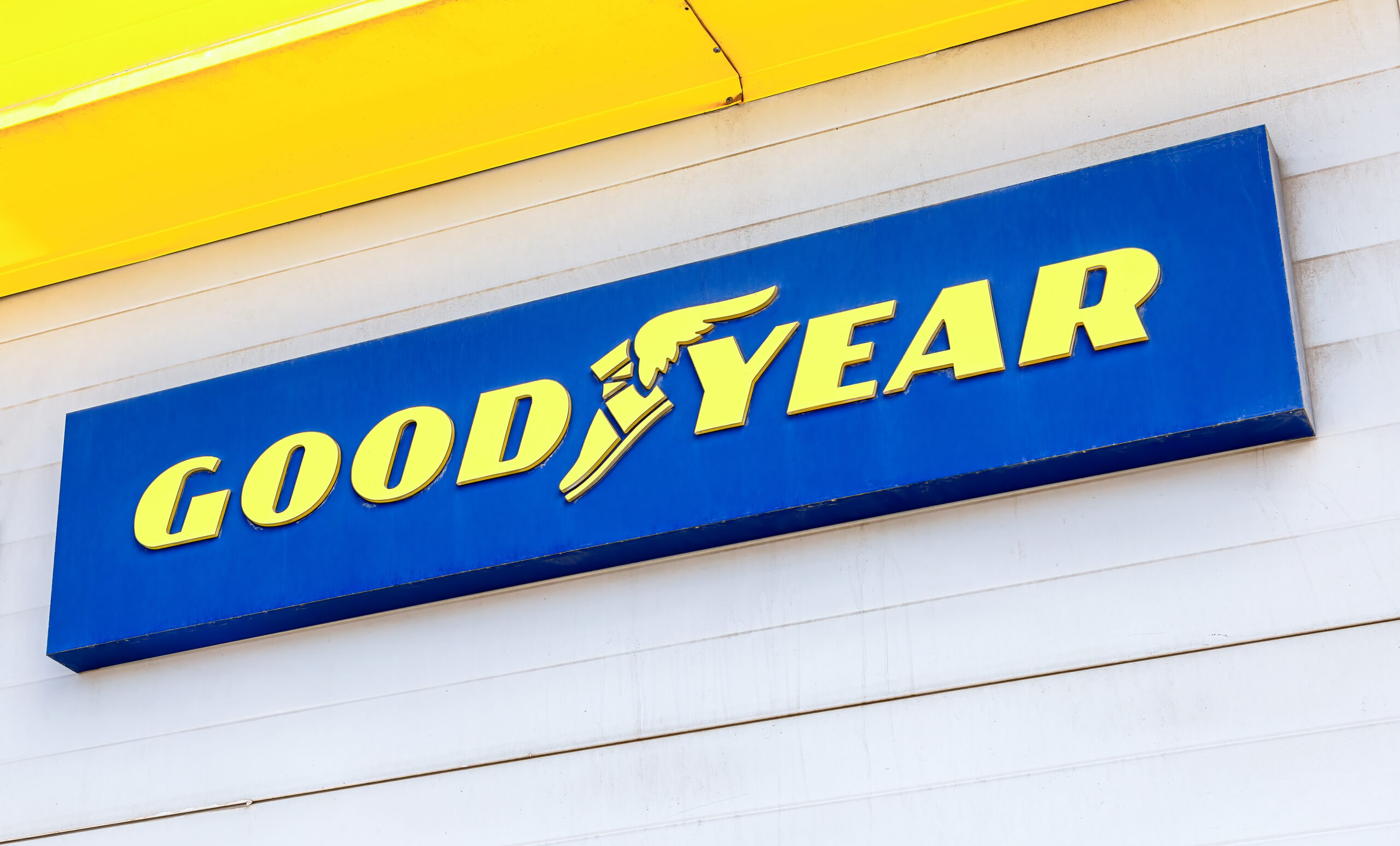 Goodyear Shares Tumble 14% After Adjusted Earnings Miss Estimates